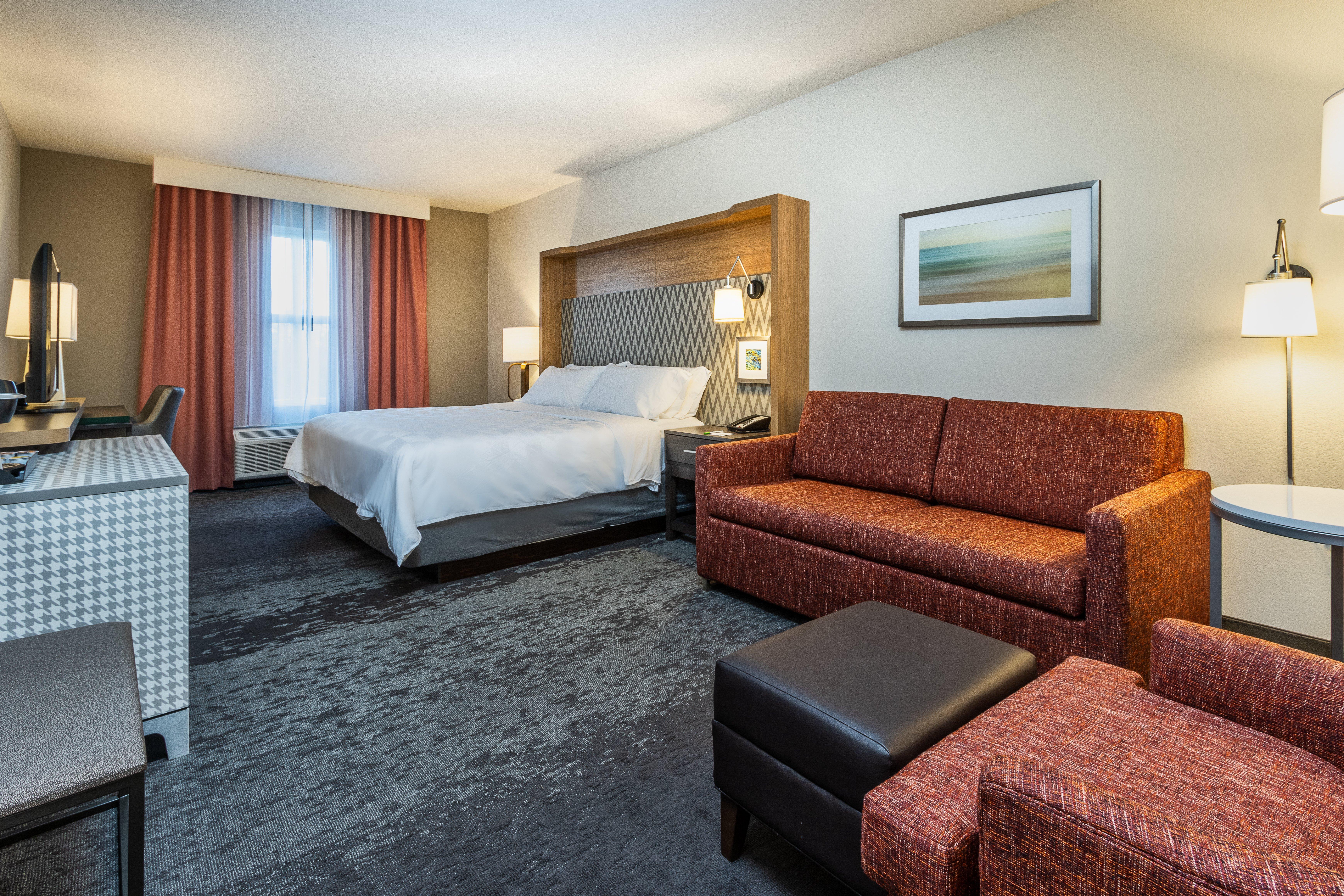 Holiday & Memphis-wolfchase Galleria By Ihg Hotel 3*